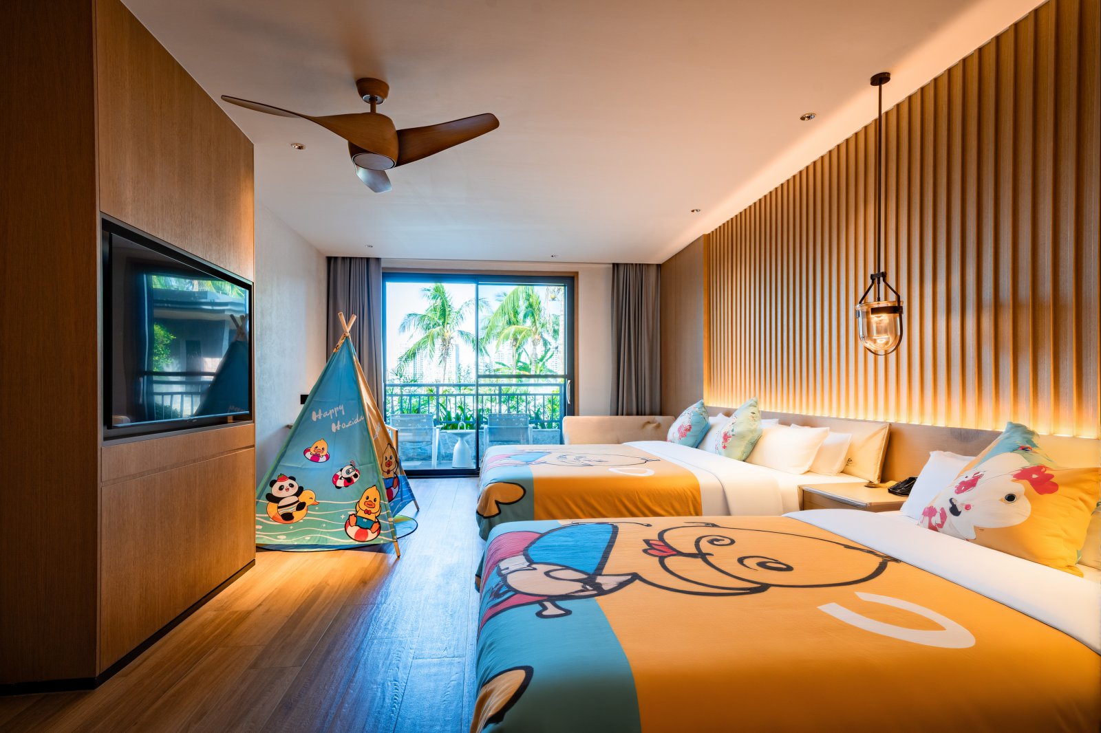 Dongrong Guest Poolside Family Room (1 Double Bed + 1 Small Bed)