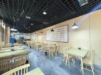 Yaxin E-Sports Hotel (Lüliang Xiaoyi Wanda Plaza City Hall)