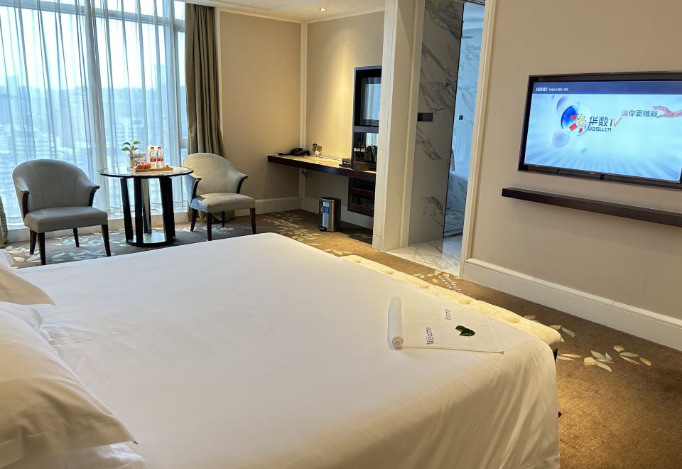 豪华大床城景房（暮色倾城落地窗）