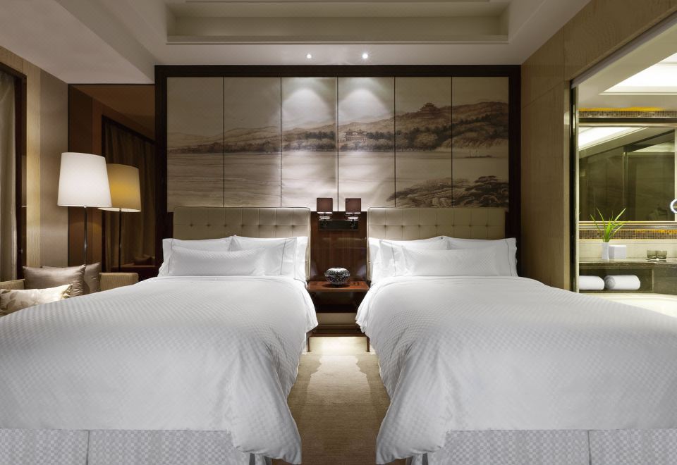 行政高樓層側江景雙床房 「兩岸燈火，瞰90度臨江璀璨」