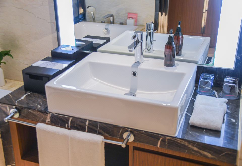 Swiss Grand NanchangExecutive Riverview King