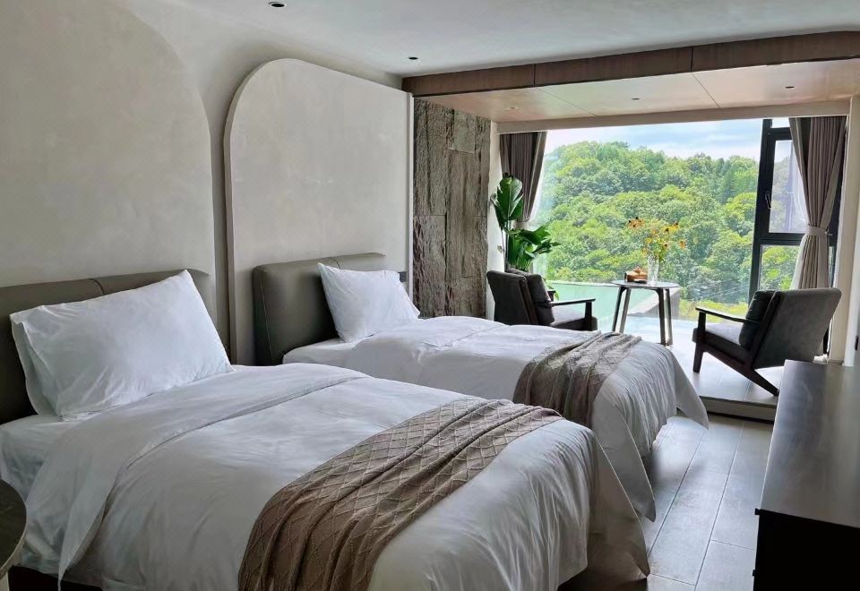 2-bed Room With Mountain View