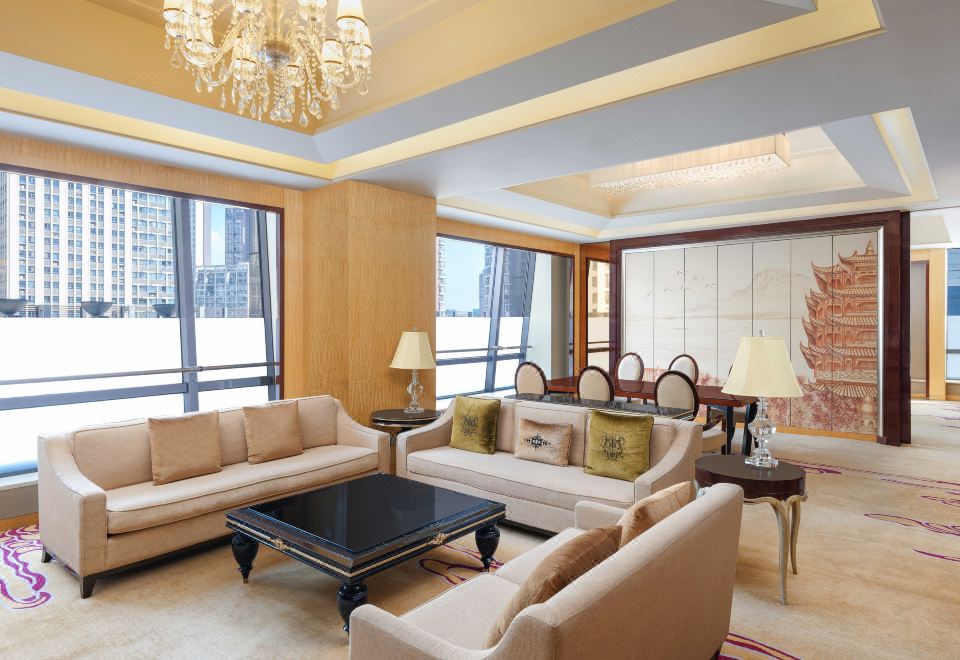 大使套房 「江影棲閣，月下天鏡碧波輕漾」