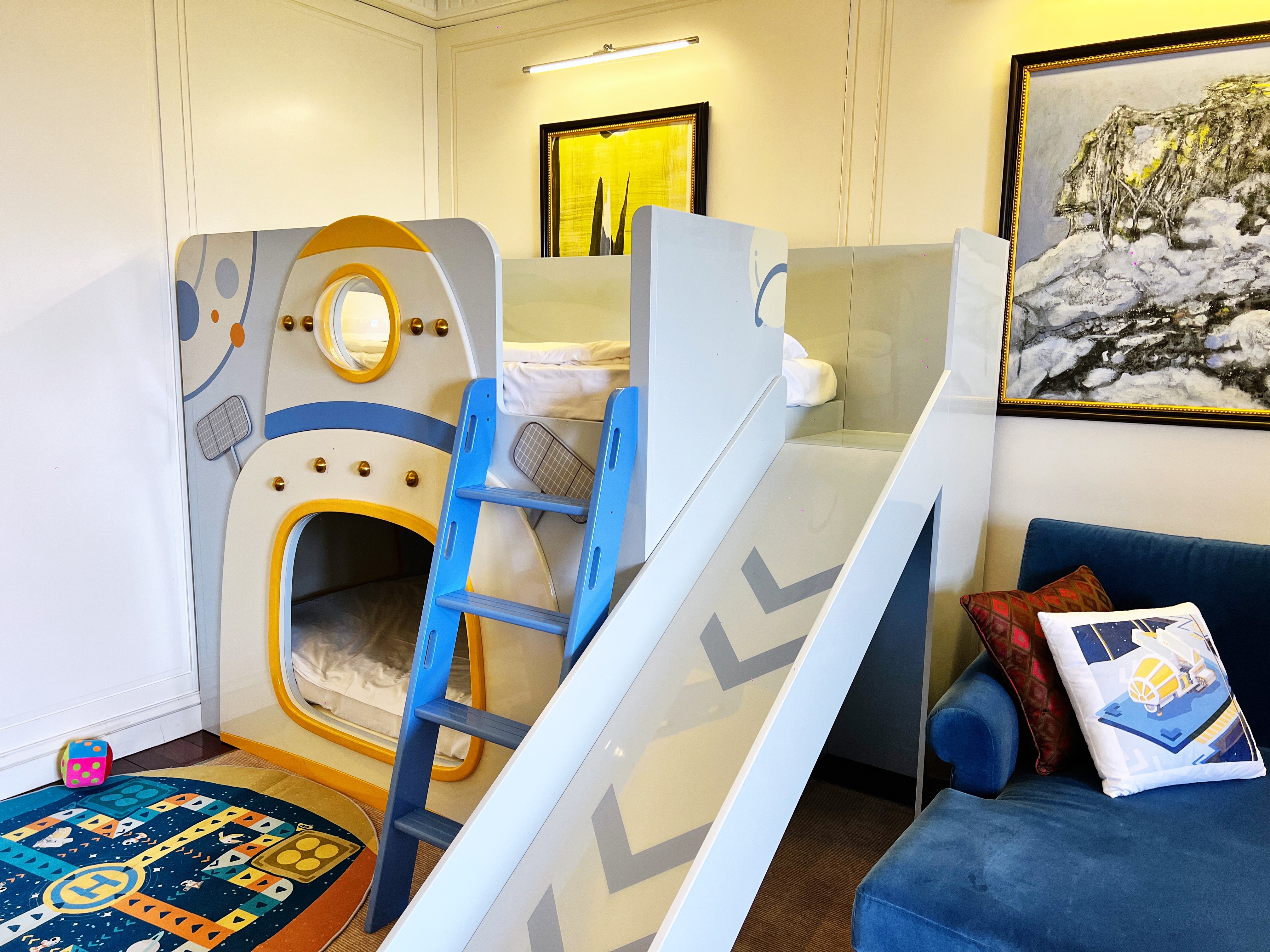 航空航天主题亲子套房（大空间，上下铺及滑梯，浴缸）