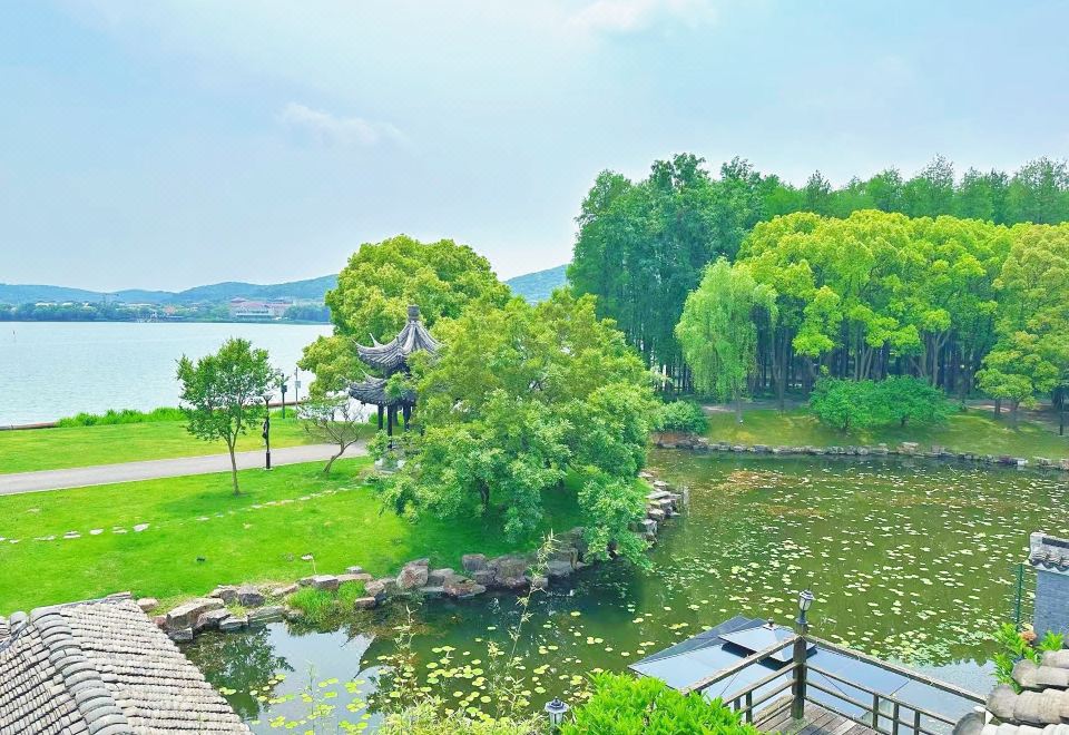 法欧湖景养生套房