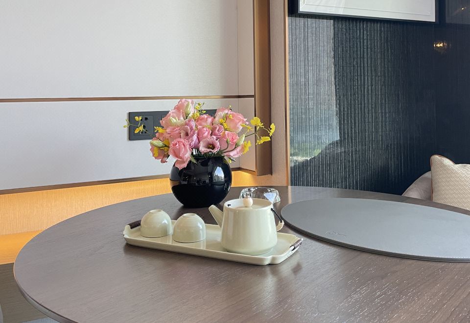 White Swan Hotel ZhanjiangSuperior 2-bed Room