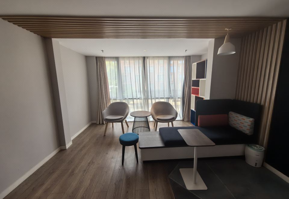 高级间 大床 更大面积