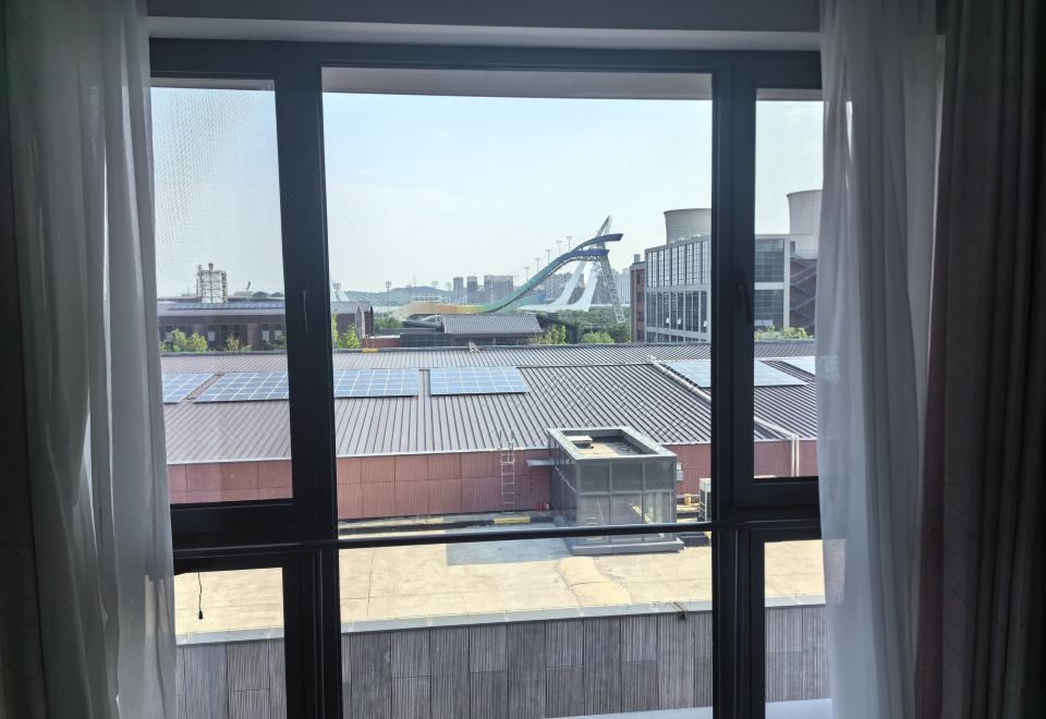 高级间 大床 更大面积