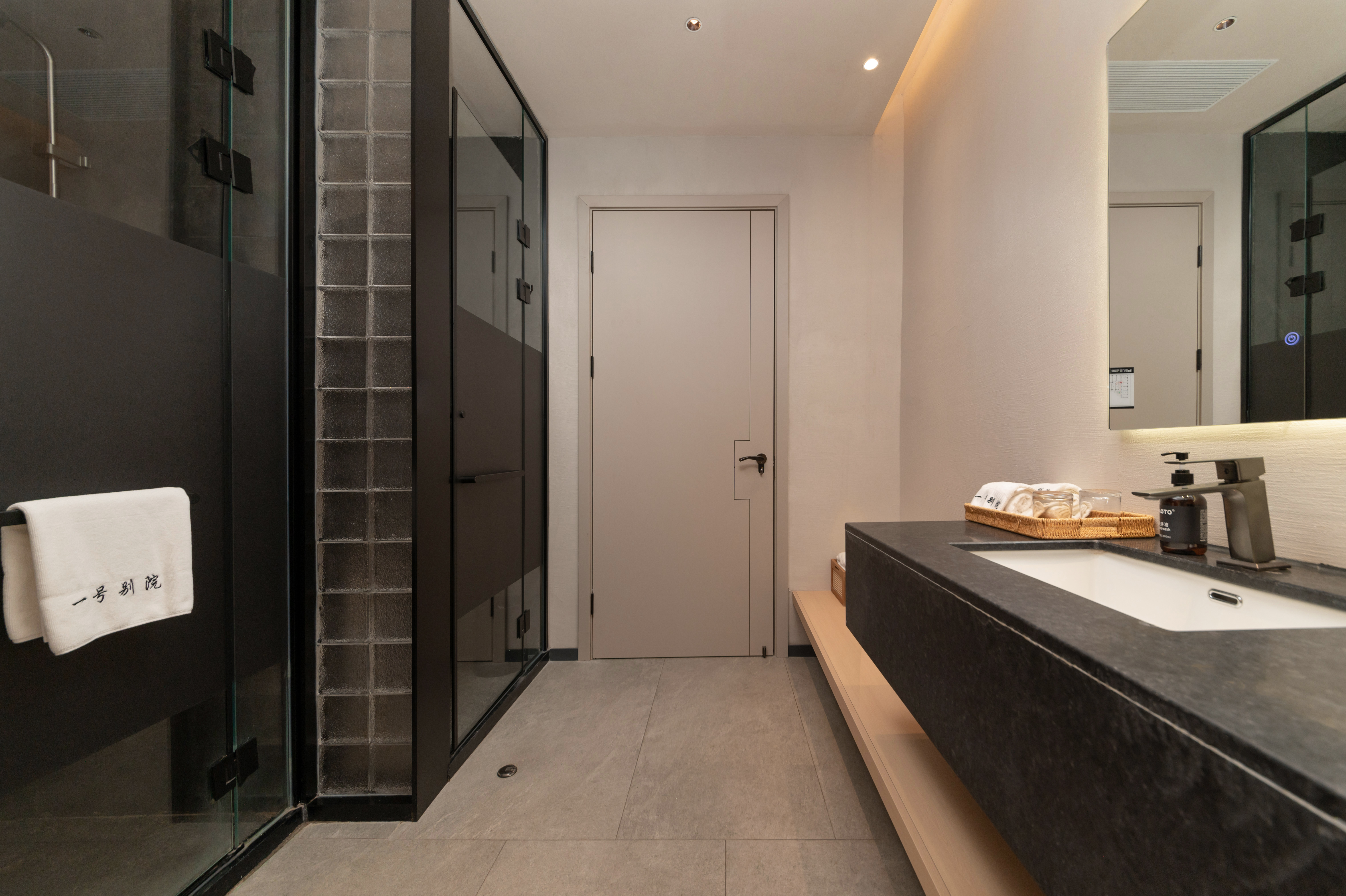 庭前 · 靜居雙床房