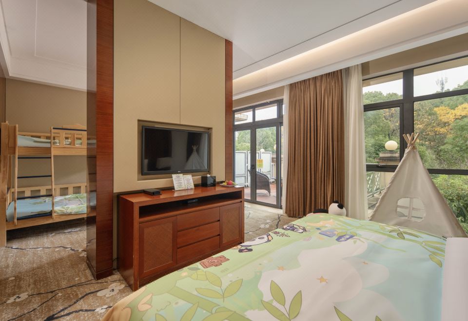 耙老师主题山景家庭套房