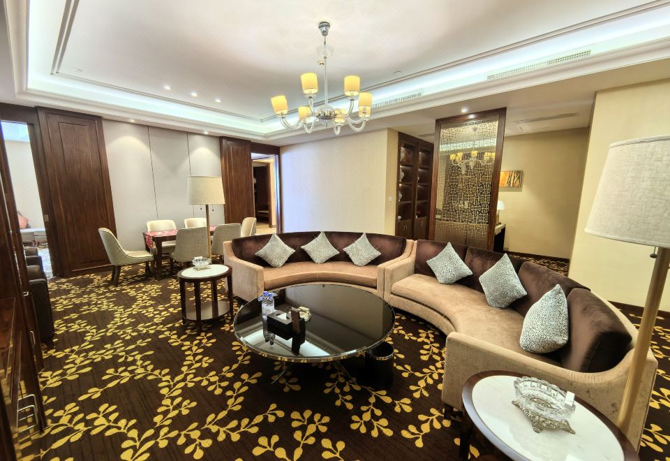 Ondine Oriental International HotelBusiness Suite