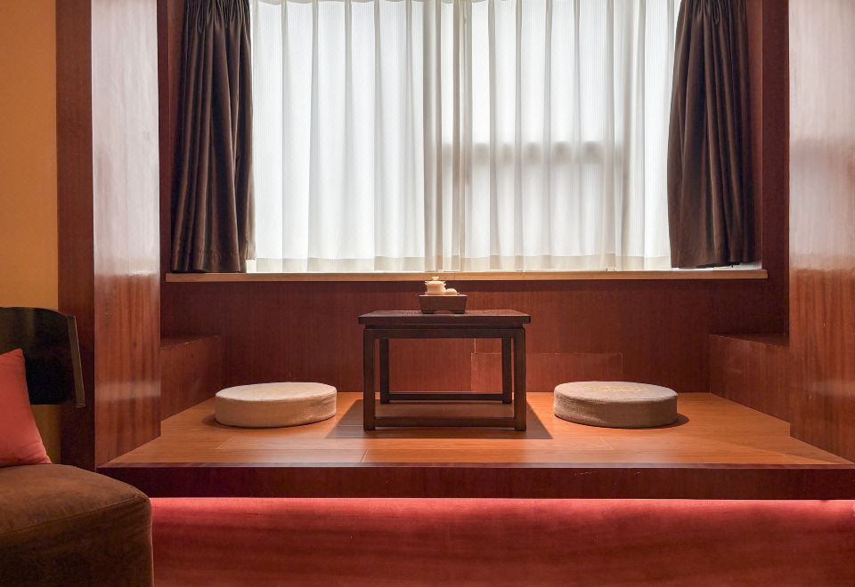 行政榻榻米大床房（榻榻米茶台+舒适床垫）