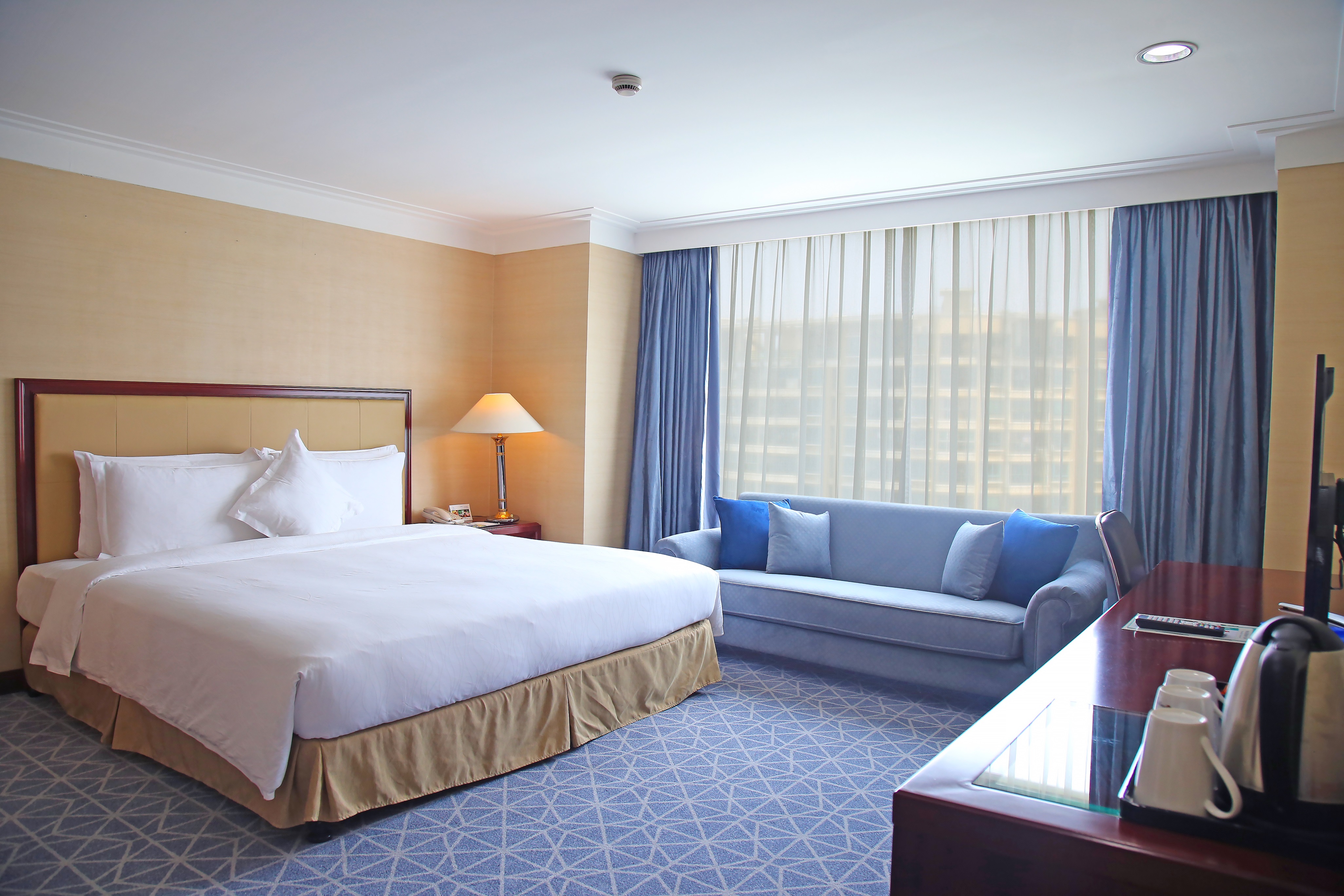 家庭双卧套房 双卧室可隔断 大落地窗