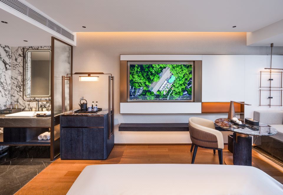 豪华江景大床房（江景浴缸+窗外美景+Mini Bar）