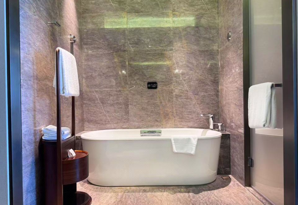 豪華大床房-月色如許