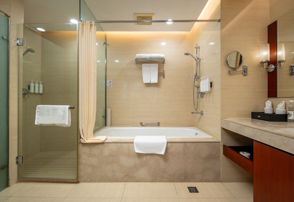 Tianchimel HotelStreet View Executive Suite [Living Room + Study + Floor-to-Ceiling Windows + Walk-in Closet + Negative Ion Oxygen Bar]