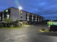 Quality Inn & Suites Everett Hotels in Everett