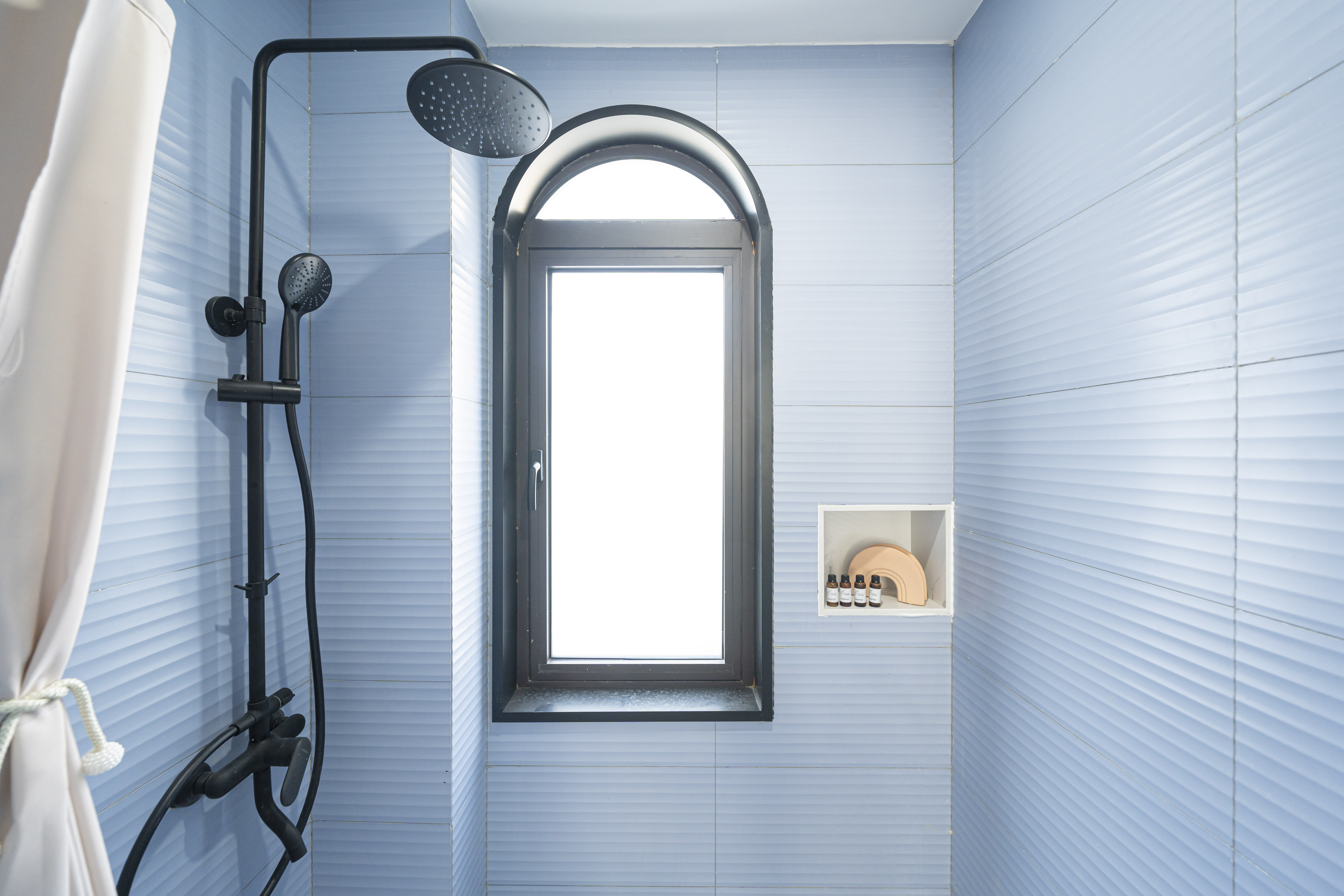 雅致温馨投影大床房