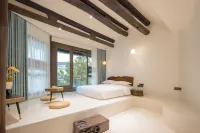 Floral Lux Hotel· Hengdian Xindi Hotel(Film and Television City Qinwang Palace Dream Valley Branch)
