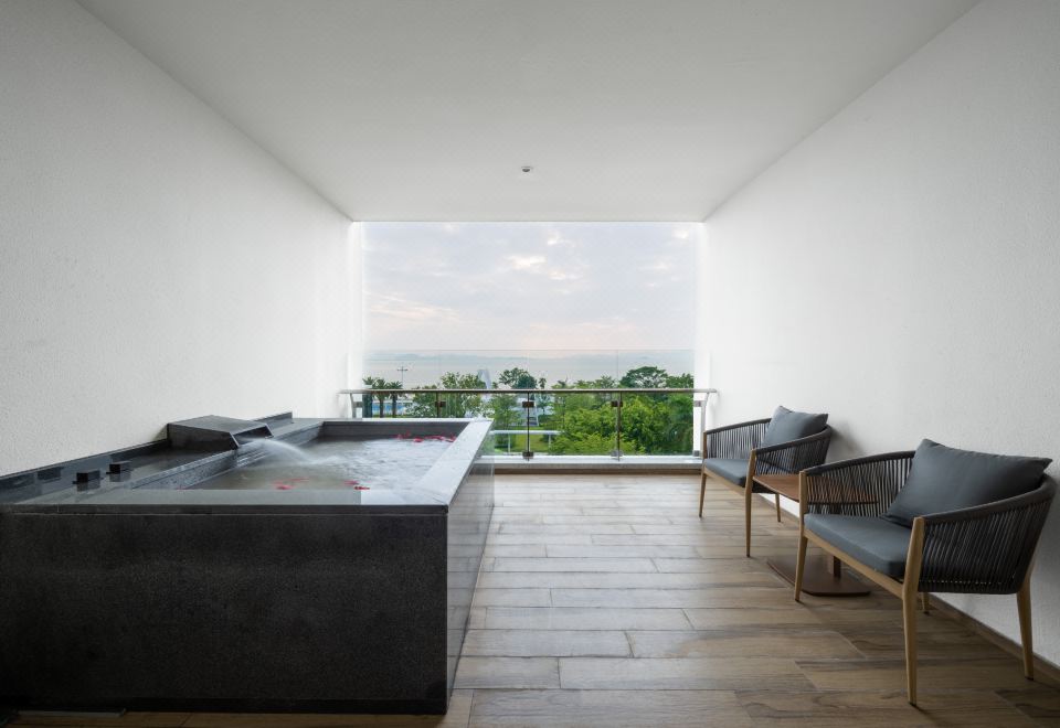 温泉海景豪華大床房（MINI吧+天然乳膠枕+私湯）