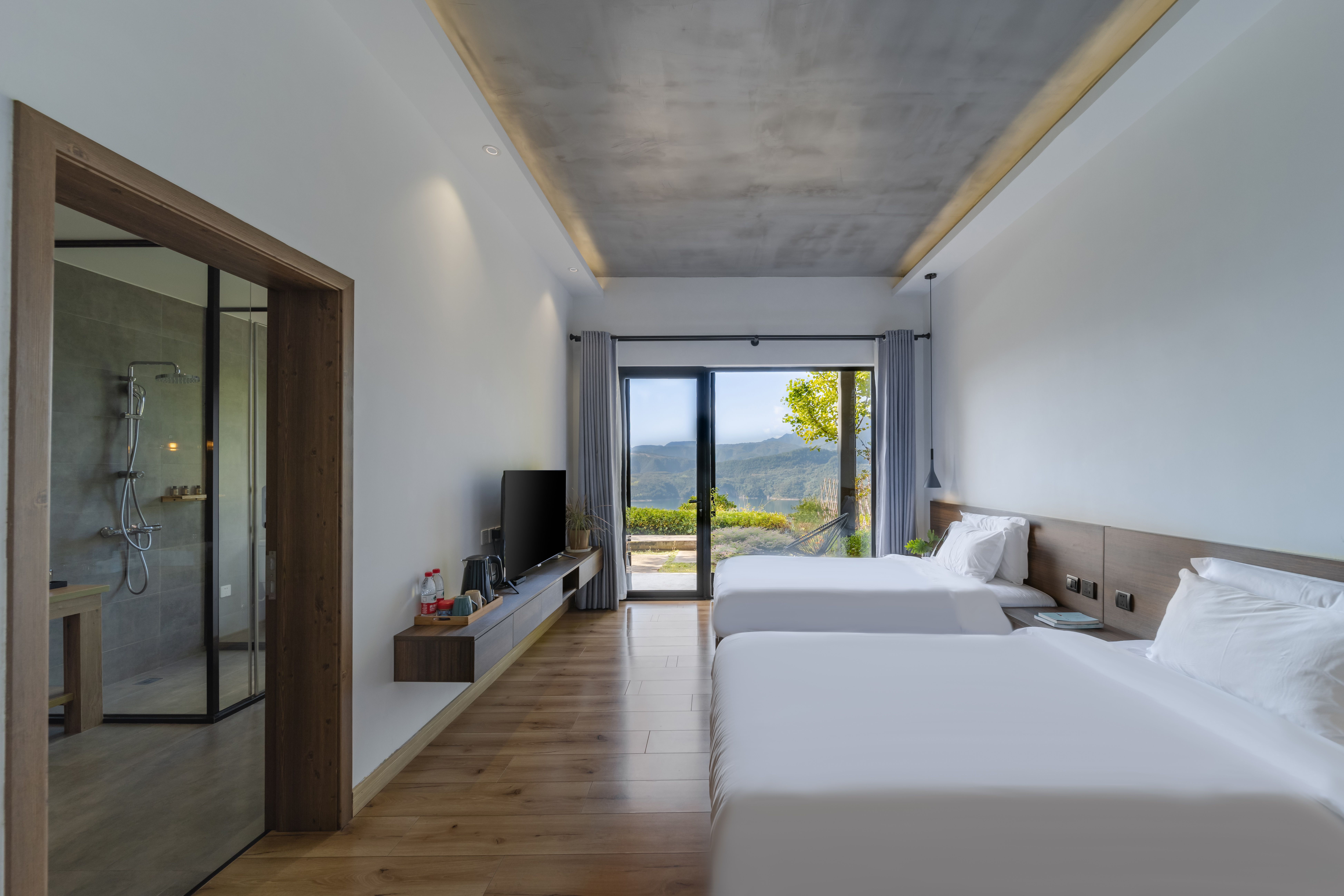 泮水湖景双床房（全景落地玻璃）