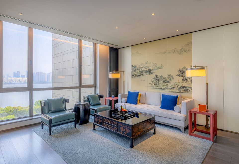 至尊行政套房+270°大莲花江景