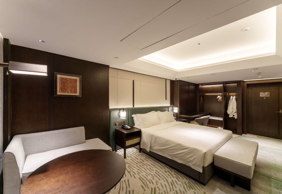 Canton Hotel BeijingDeluxe King-Bed Room