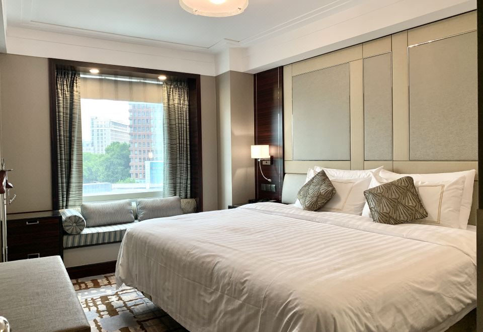 城市景·荷里活家庭套房·特大床-含梳化床+盡享溫馨時光