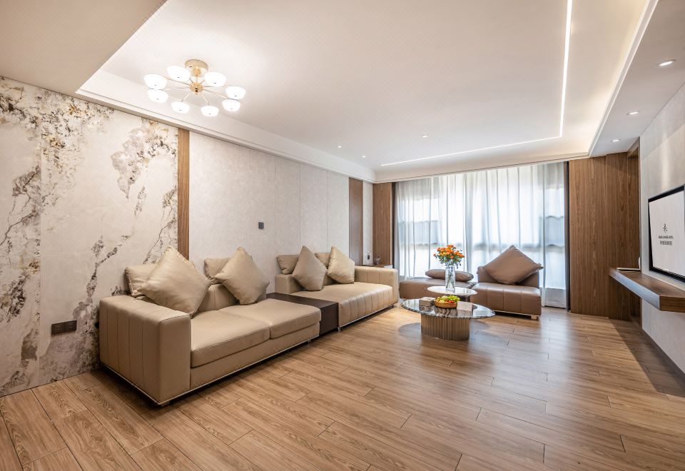 Meng Balana Xi Double Bed Suite (1 Bedroom, 1 Living Room + Tub + Spacious Living Room)