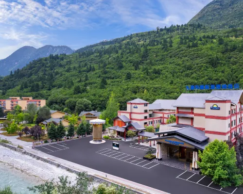 JIUZHAIGOU DAYS HOTEL BY WYNDHAM Hotel di Jiuzhaigou