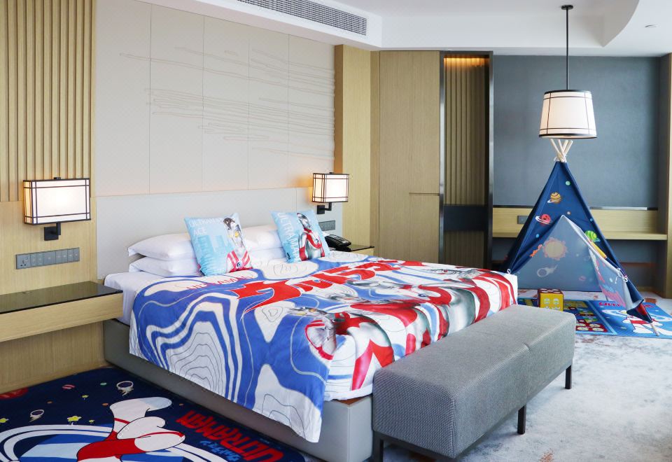 Suning Galaxy International Hotel XuzhouUltraman Family Theme Room