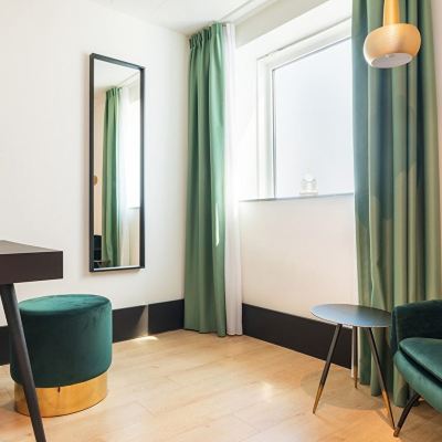 Economy Double Room The James Hotel Rotterdam Promo Code