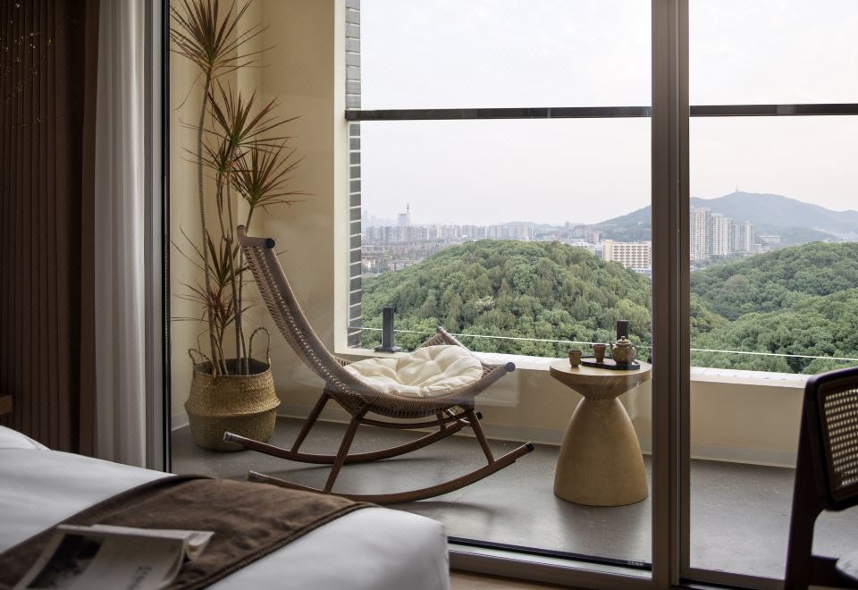 柠云丨逸致阳台大床房（中央空调+智能马桶+独立阳台）