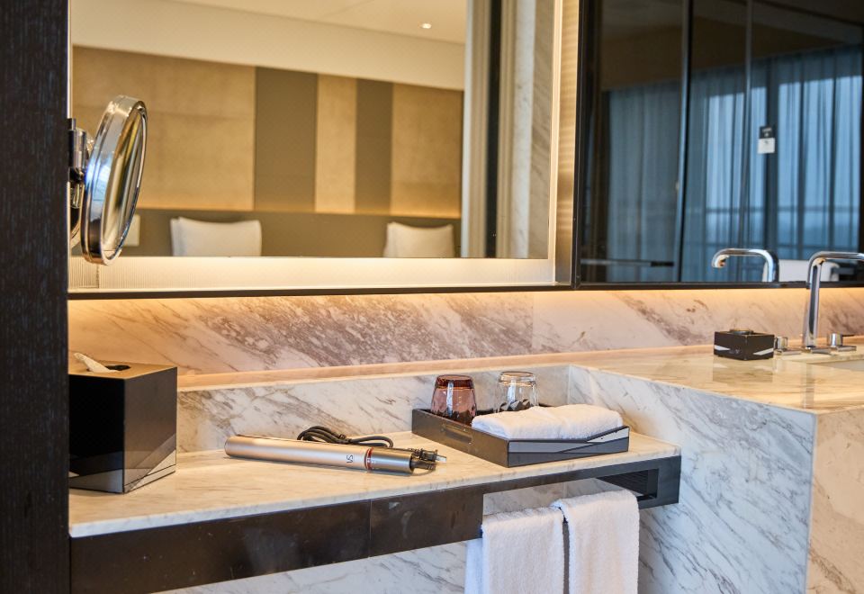 The Shanhaitian Resort Sanya, Autograph CollectionElegant Fashionable Family Friendly Room - Sea-View (King Bed)