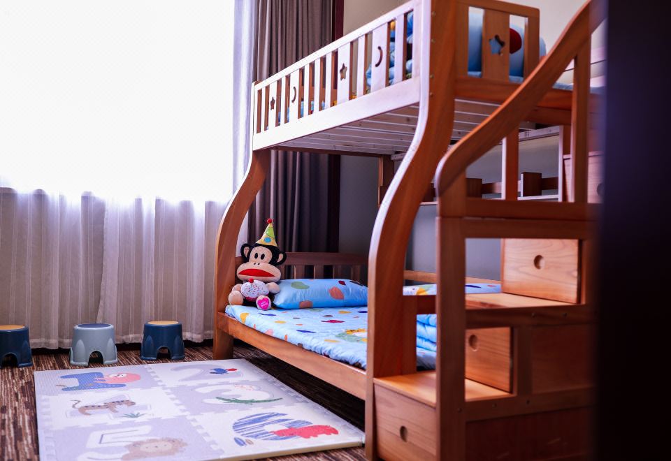 Qianmen Jianguo HotelFamily-friendly Family Room