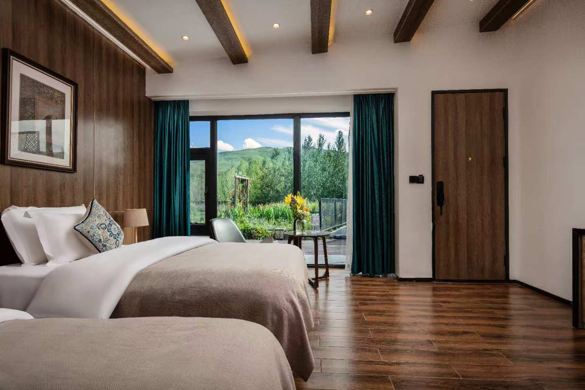 浪漫山景双床房（露台花园+徕芬吹风机+深睡床垫）