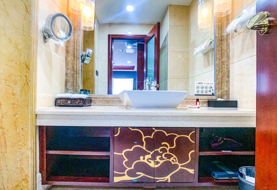 大使套房（全屋智能+85寸投屏电视+康养小屋）