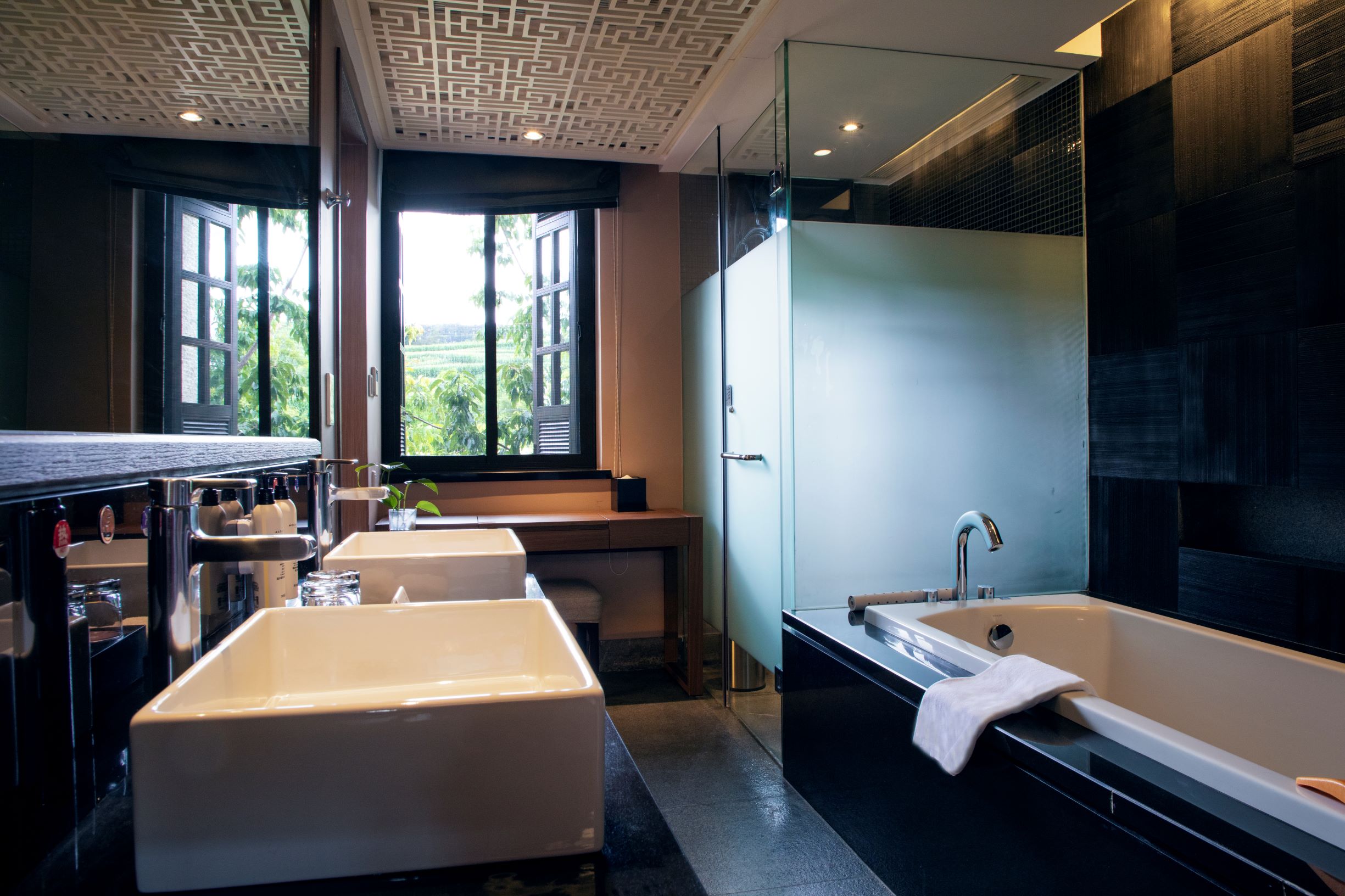 园林豪华双床房（大浴缸）