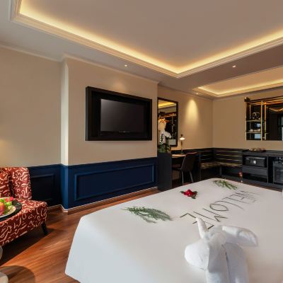 Old Quarter Suite Double The Light Hotel Promo Code