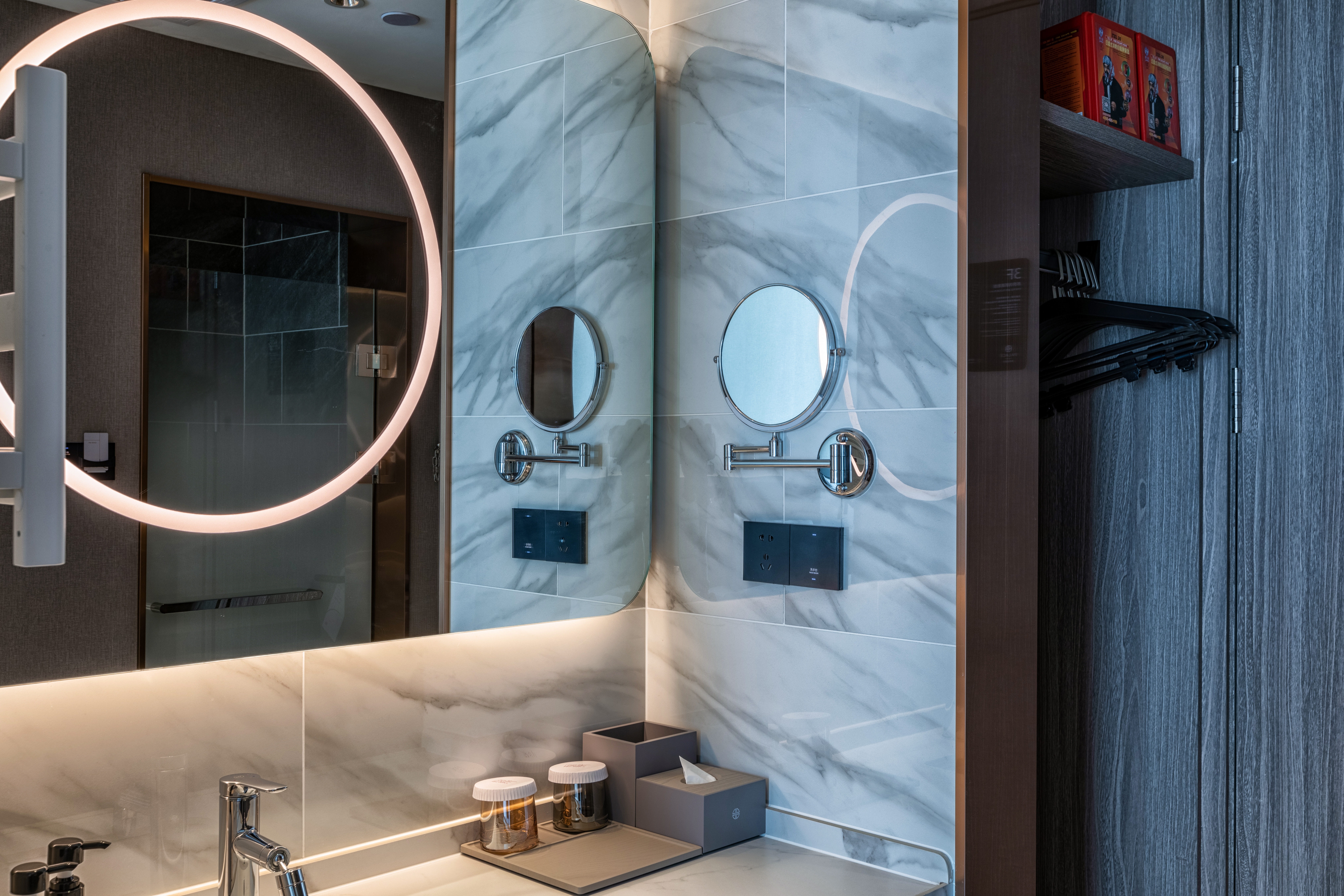 丽兹大床房（可投屏+智能镜）