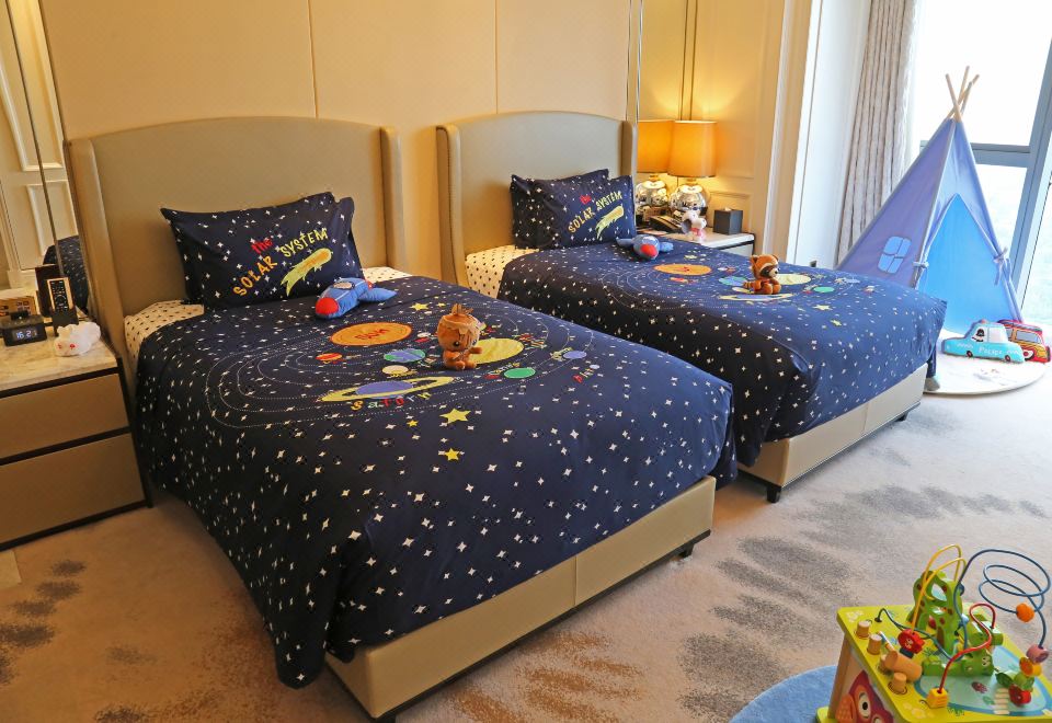 the Langham HaikouPlayful Family Theme Sea-view Room