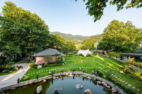 Floral Hotel· Lanting Hotel (Chaohuyuan Scenic Spot Store in bathing pool Hot Spring Resort)
