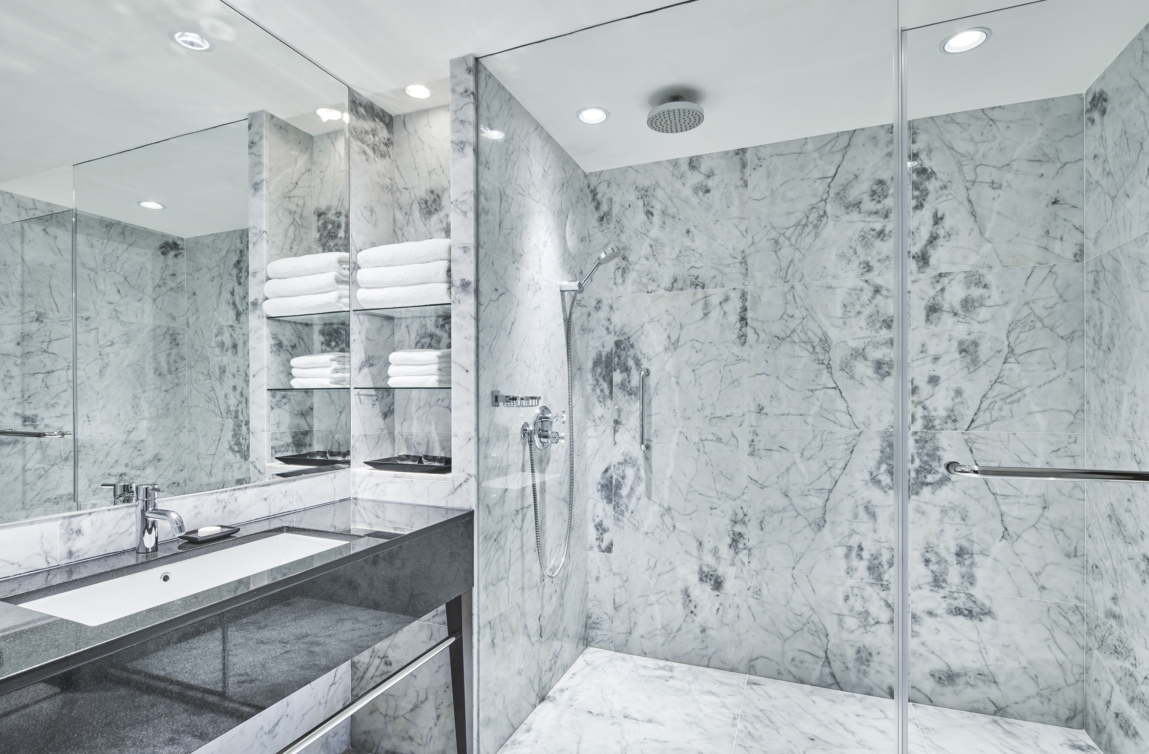 皇家套房, 行政酒廊礼遇, 1 卧室套房, 1 张特大床, 高楼层