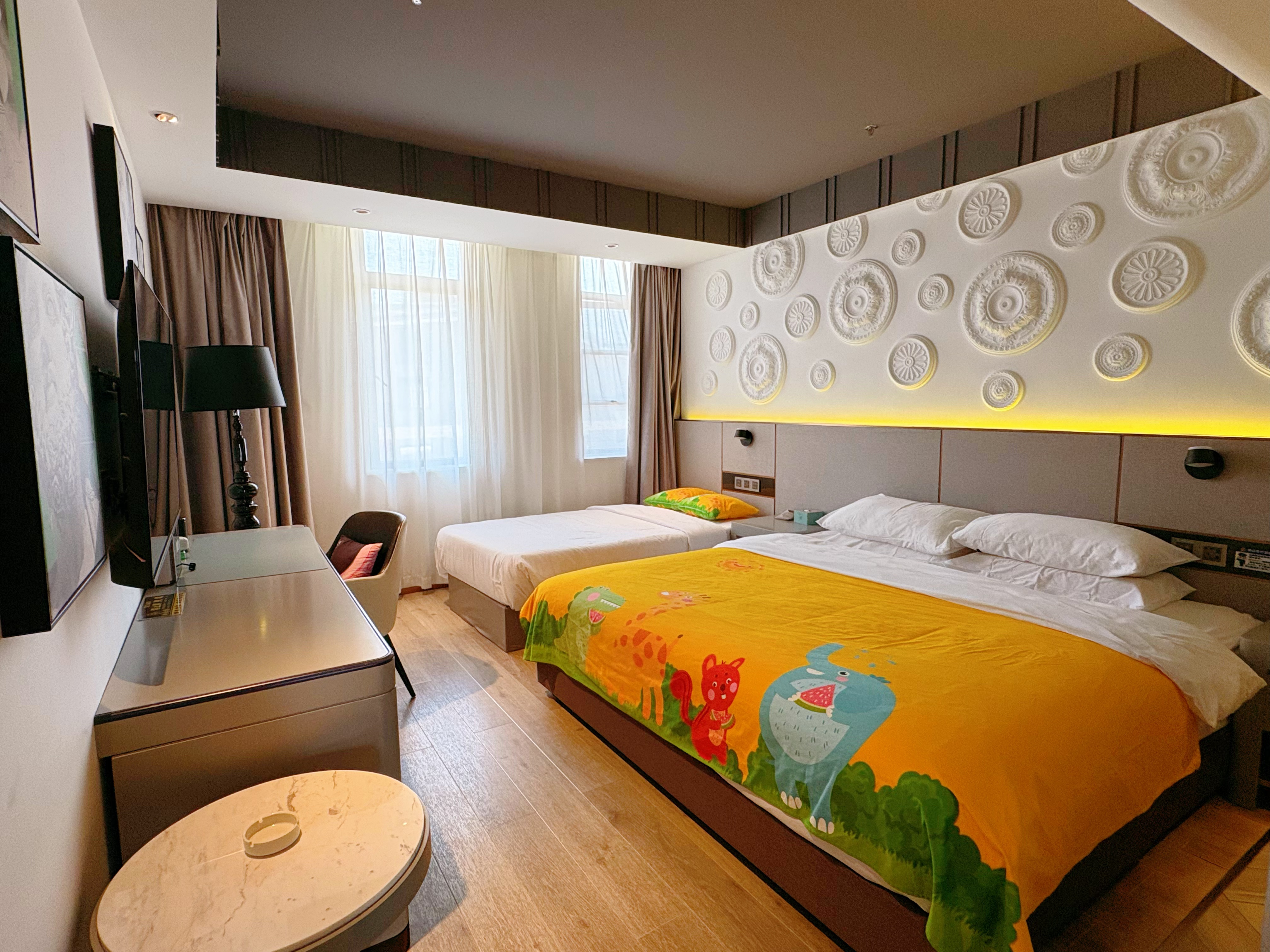 兰欧IP主题亲子房丨小度智能+多元化小童主题+摇摇马