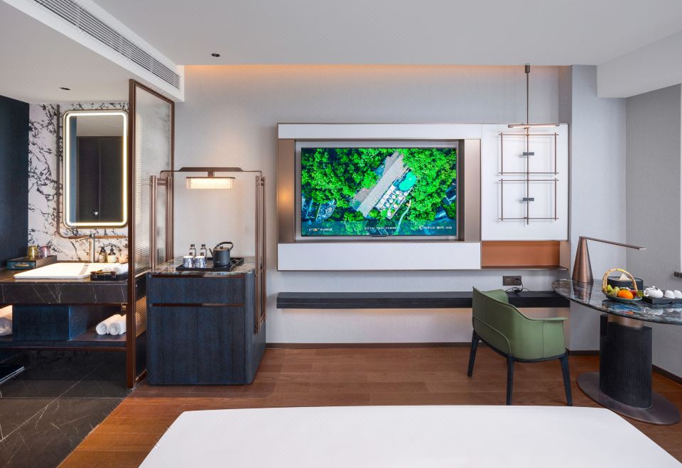 阳光大床房（明亮视野+智能客控+Mini Bar）