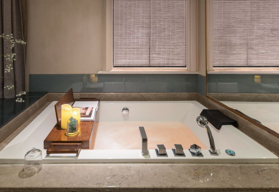 Nice·莓好时光亲子房（草莓熊主题）