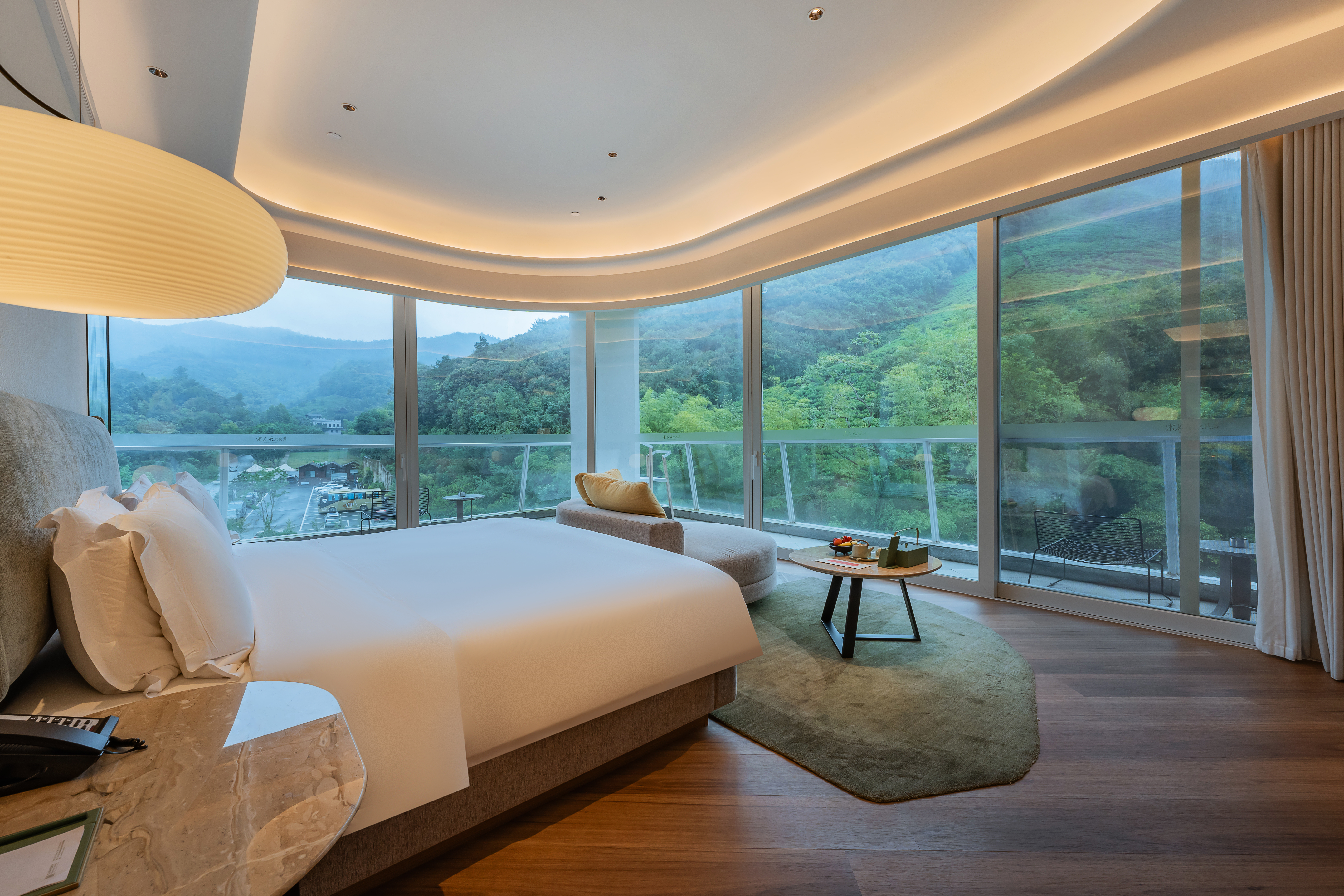 HenTiQue Resort Anji·Mountain View RetreatPremier Panoramic Double Bed Room (Wangshanlou)
