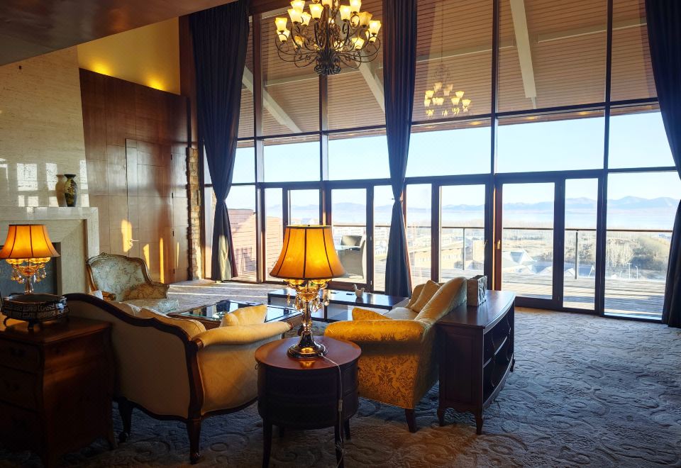 亿豪经典丨行政套房（小）（全景客厅+露台+圆浴缸）