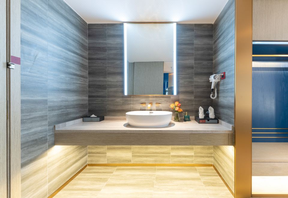 Jiyue Hotel (Nanxiong RT-Mart)Queen Room With City View