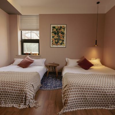 無端·鞦韆巷陌家庭房（側海景＋私定高端洗護套裝） 無它老洋房1929酒店（青島海底世界店）優惠